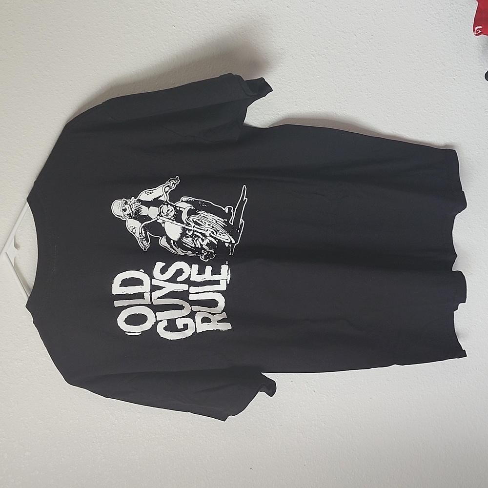 OLD GUYS RULE GRAPHICS SHORT SLEEVE SHIRT. SIZE LARGE.